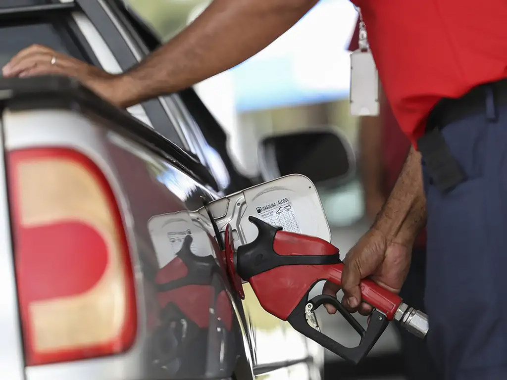 La guerra desencadenada en Oriente Medio amenaza con frenar la economía global y disparar la inflación por la subida de los precios de la energía.